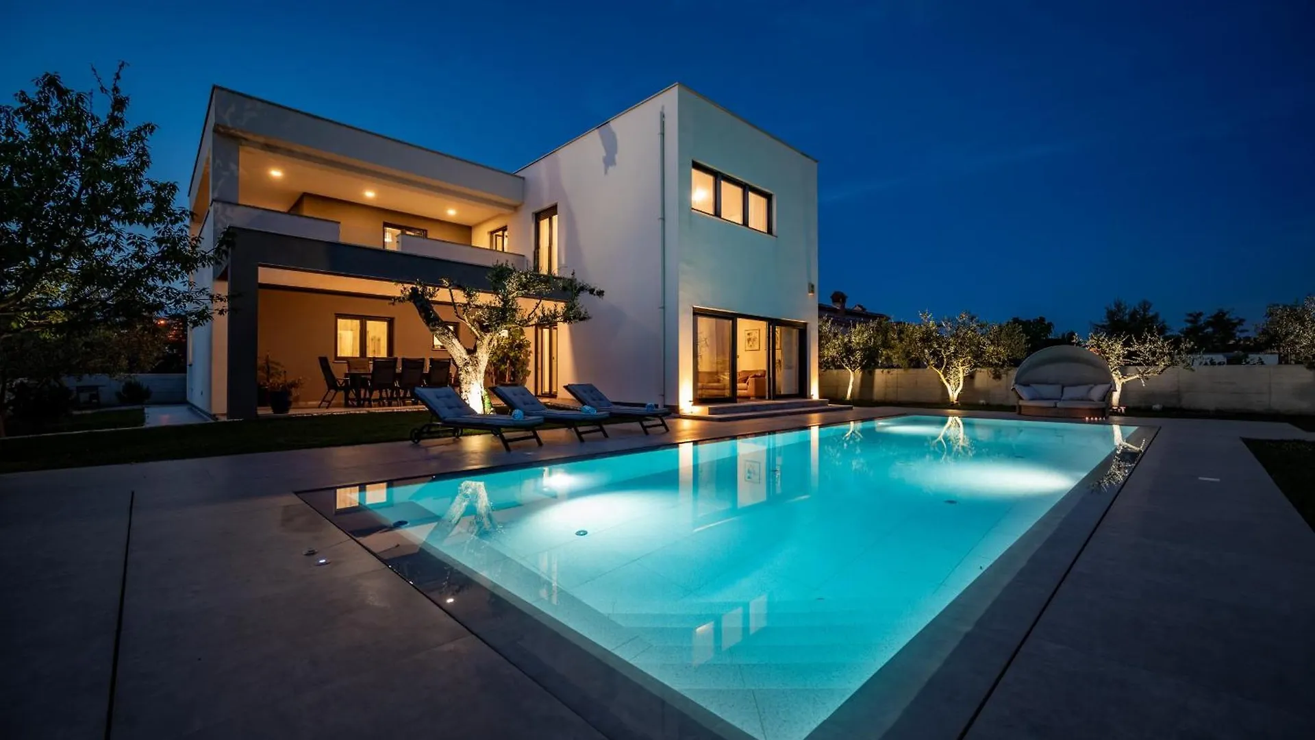 Villa Luen Near Pula With Large Garden And Private Pool For Families