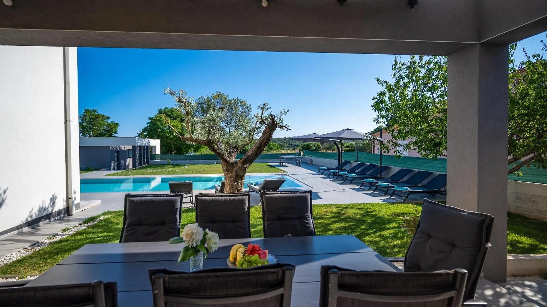 Villa Luen Near Pula With Large Garden And Private Pool For Families