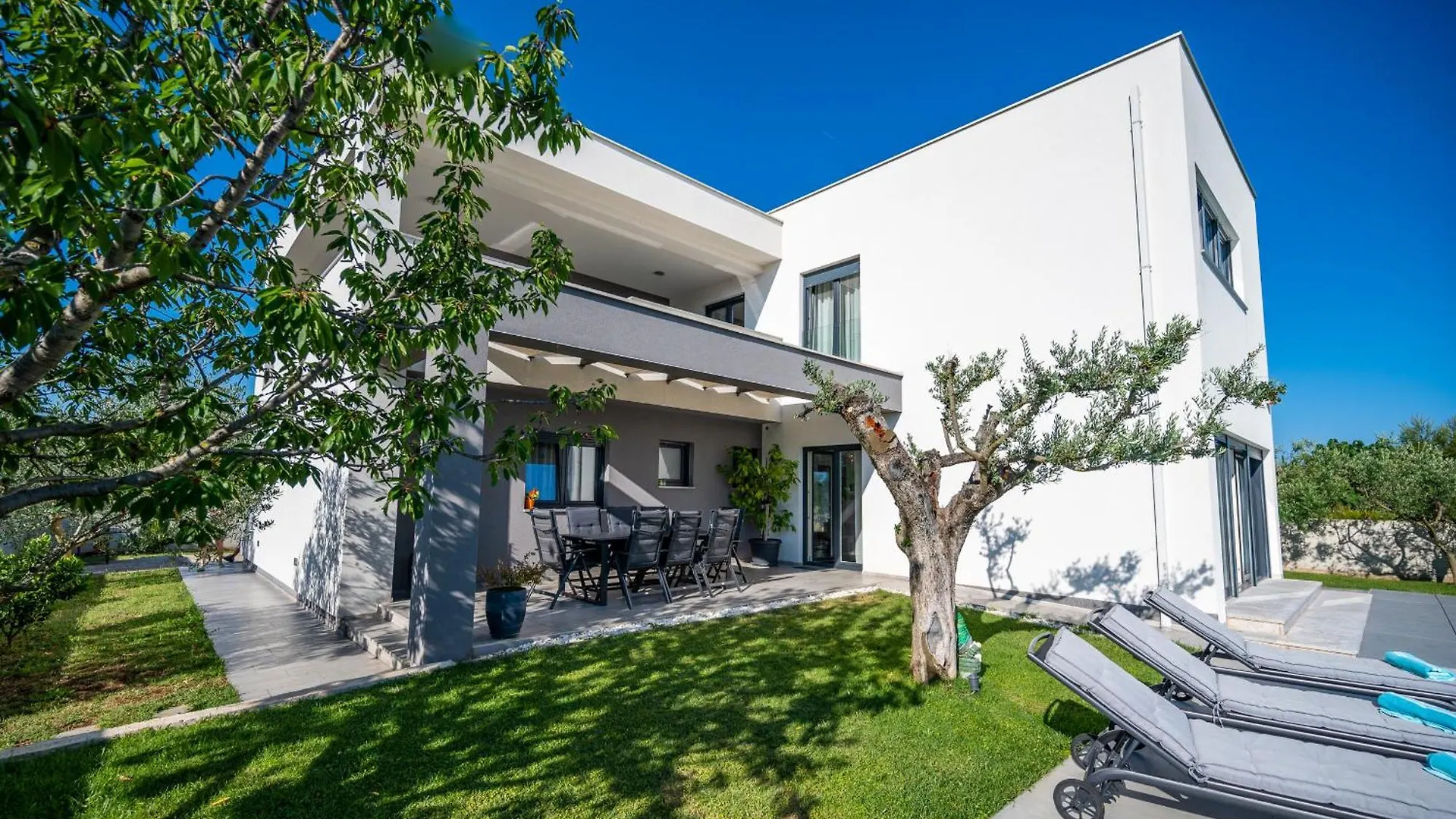 Villa Luen Near Pula With Large Garden And Private Pool For Families 0*,  Croácia