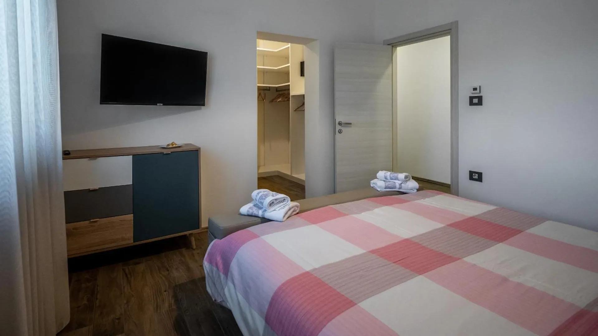 Villa Luen Near Pula With Large Garden And Private Pool For Families 0*,