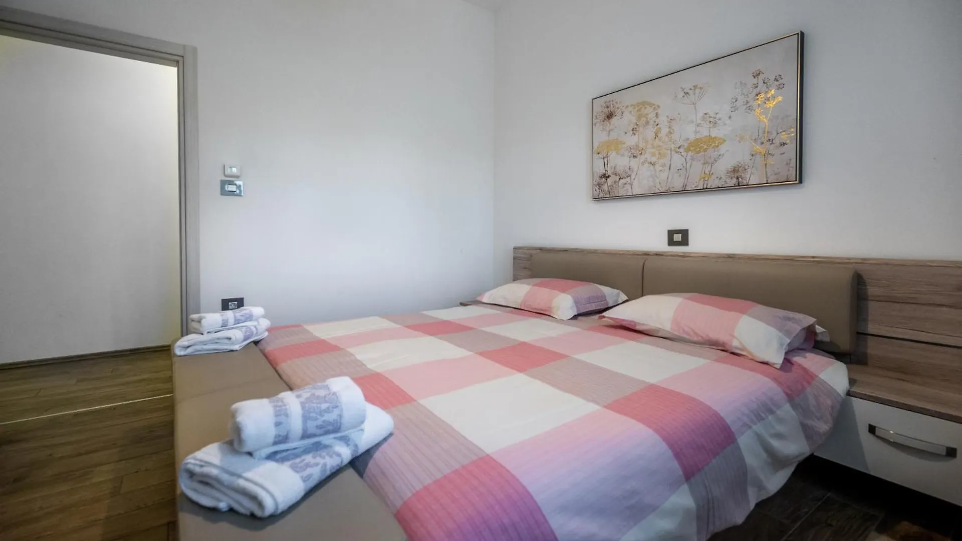 Villa Luen Near Pula With Large Garden And Private Pool For Families