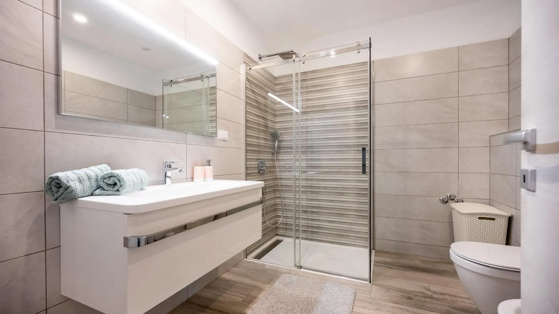 Villa Luen Near Pula With Large Garden And Private Pool For Families