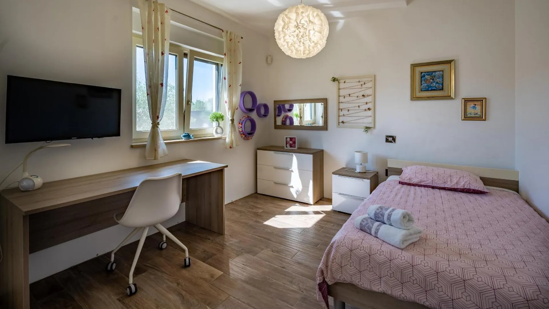 Villa Luen Near Pula With Large Garden And Private Pool For Families