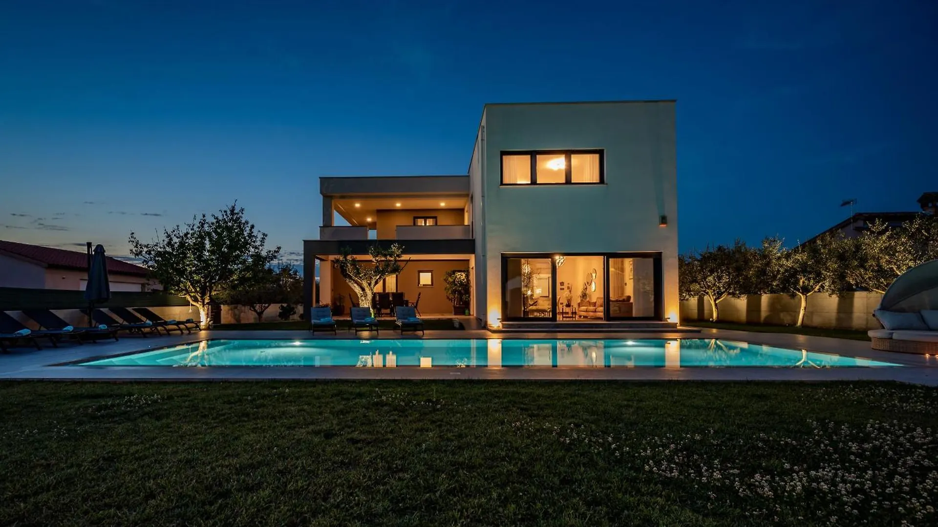 Villa Luen Near Pula With Large Garden And Private Pool For Families