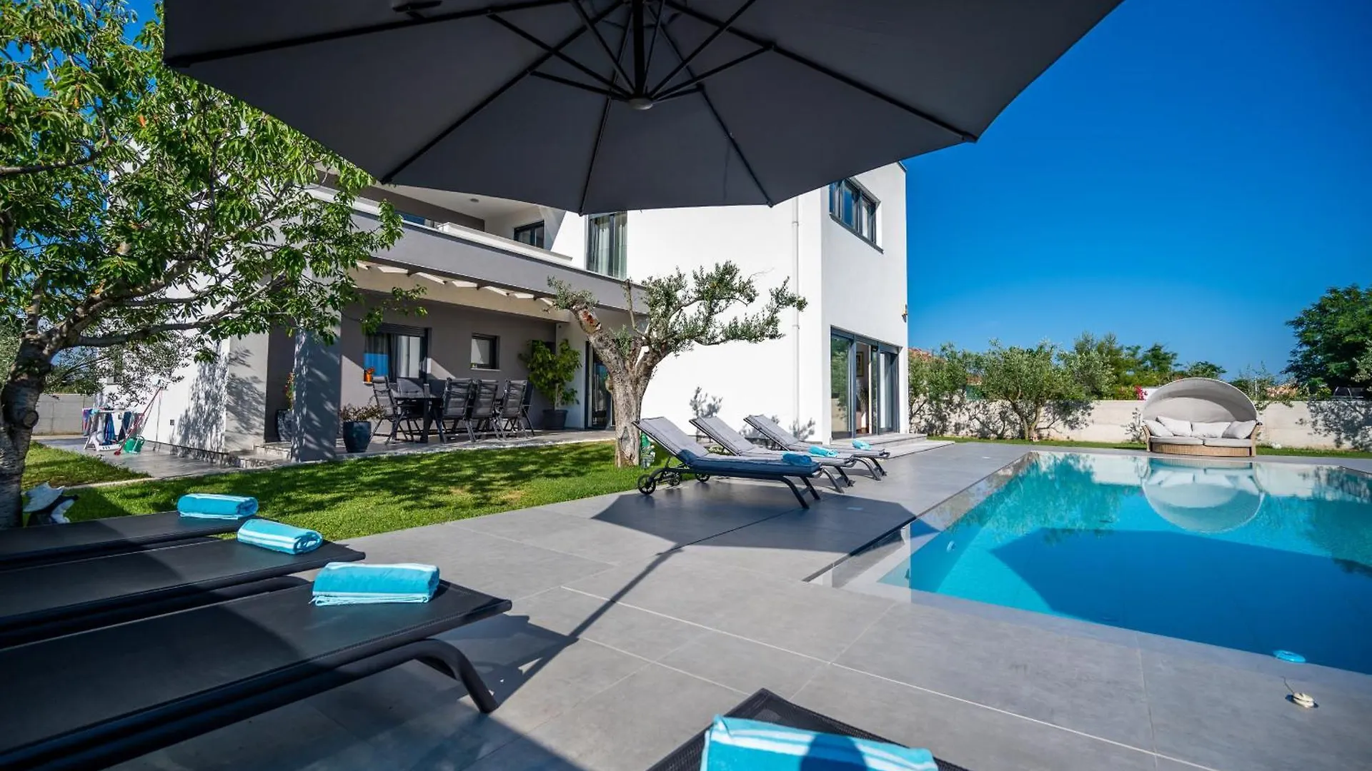 Villa Luen Near Pula With Large Garden And Private Pool For Families Хорватия